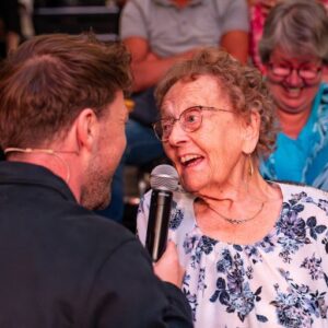 Artiest voor seniorenmiddag